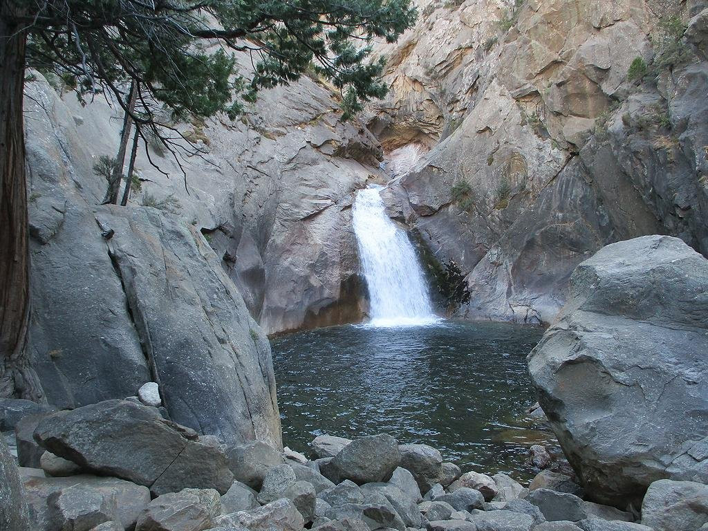 Grizzly Falls-红杉&国王峡谷国家公园必去景点