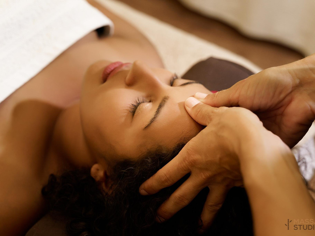 Massage Studio Almancil景点图片