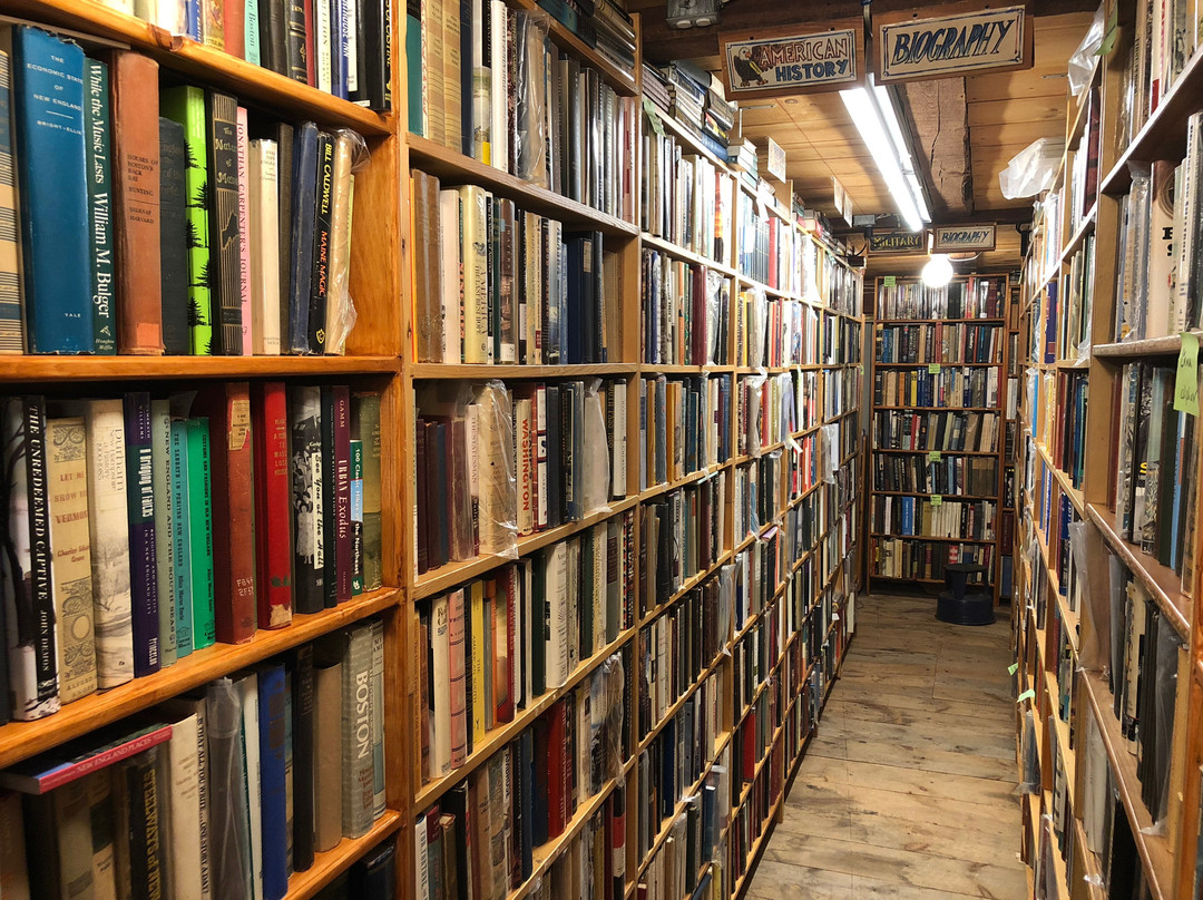 Avenue Victor Hugo Books-Lee必去景点