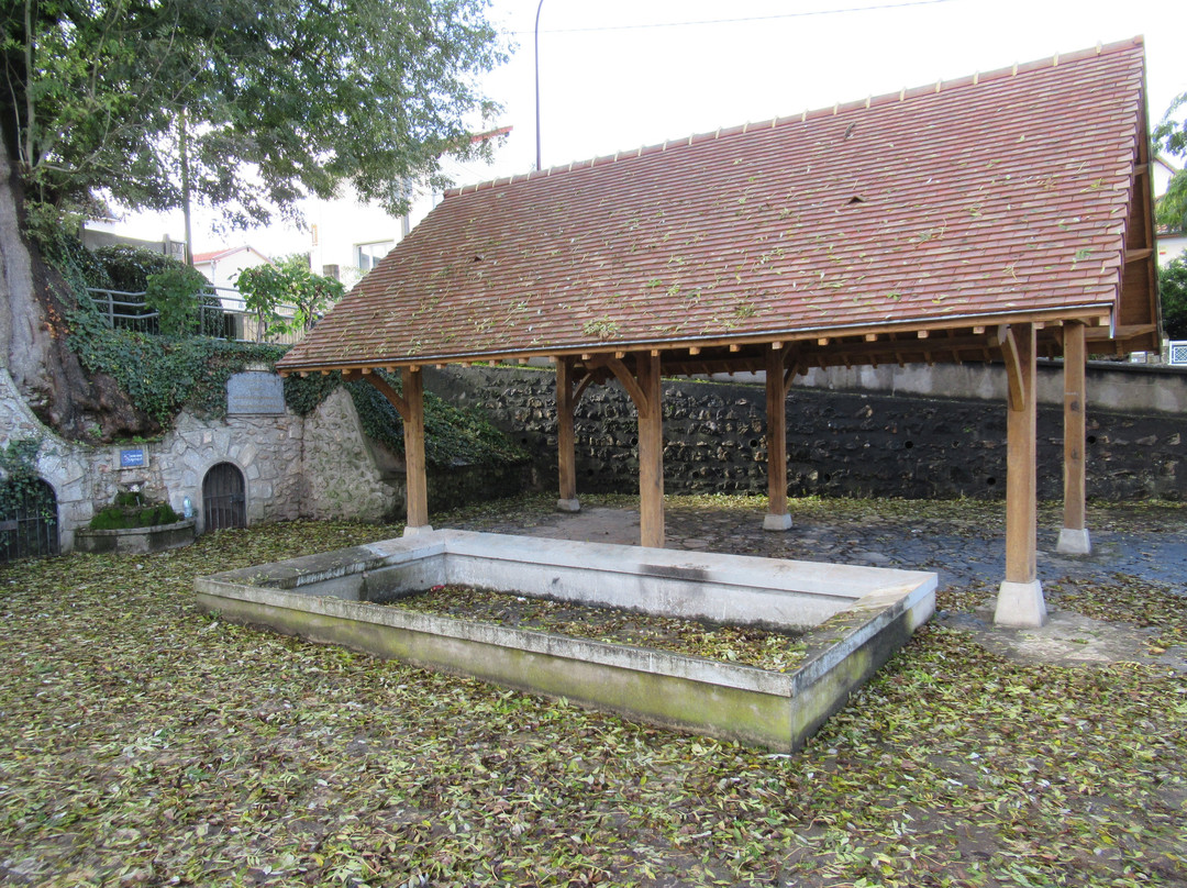 Lavoir de la Fontaine Lassault-Montfermeil必去景点