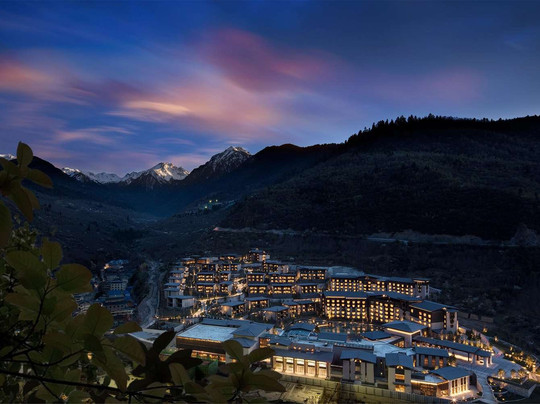 九寨鲁能希尔顿度假酒店主图