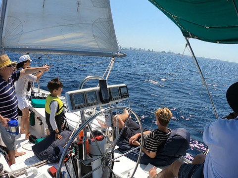 Run Amuk Cruises-黄金海岸必去景点