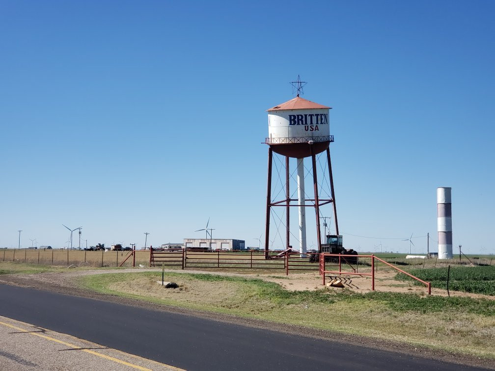 Britten Leaning Water Tower景点图片