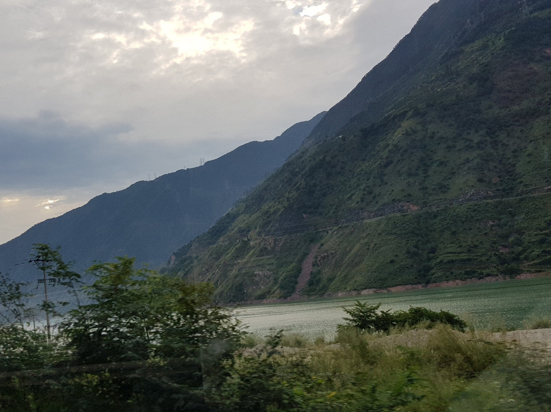 泸沽湖水墨禅境湖景度假酒店主图