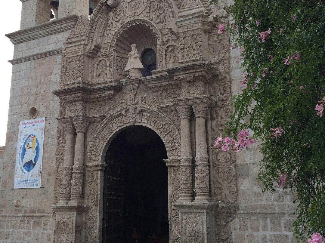 Iglesia de San Miguel Arcángel景点图片