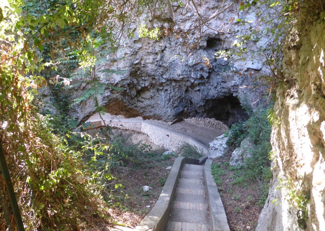 Grotta di Matromania-卡碧岛必去景点