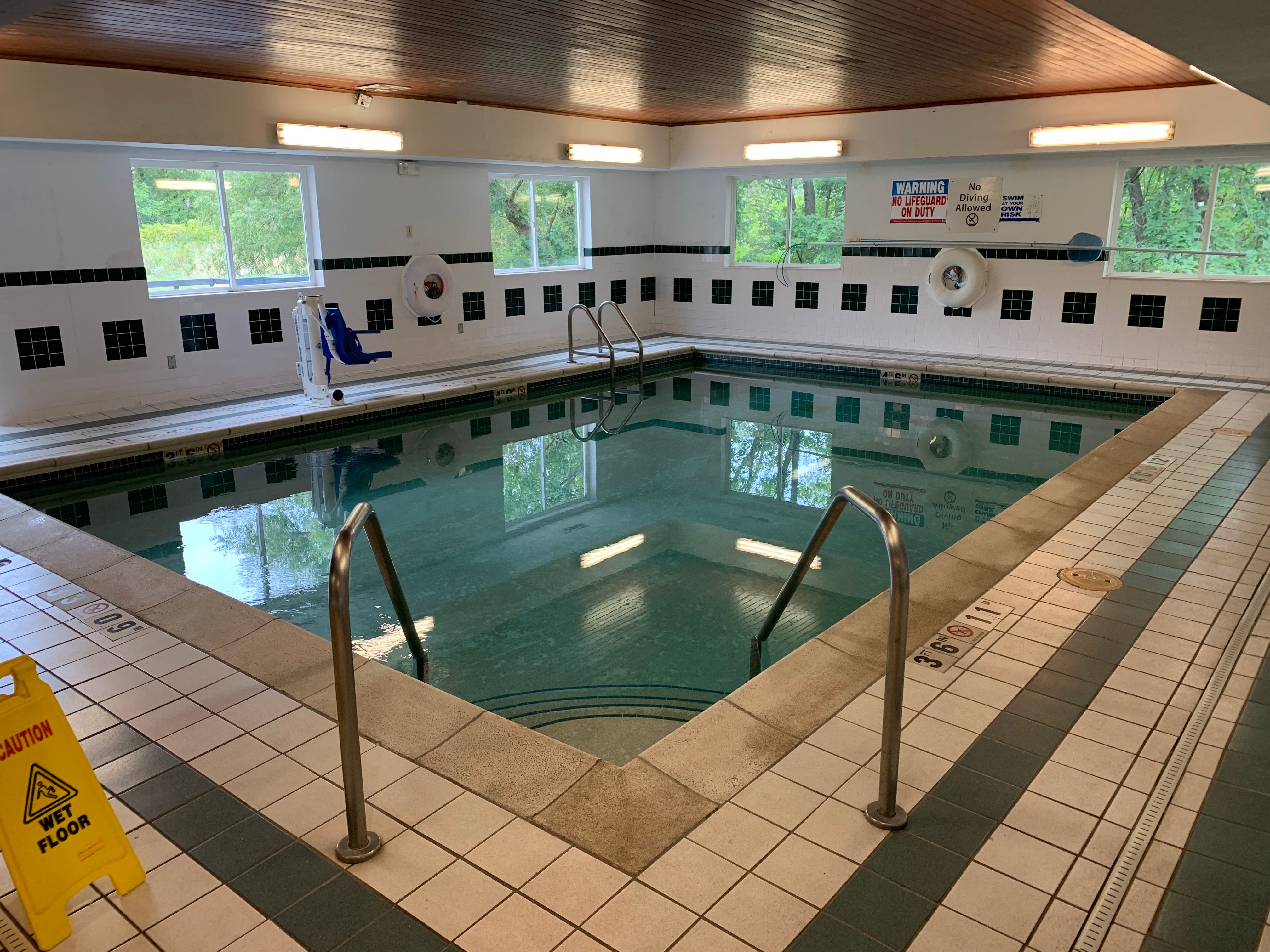 Baymont by Wyndham Kirksville University Area-泳池