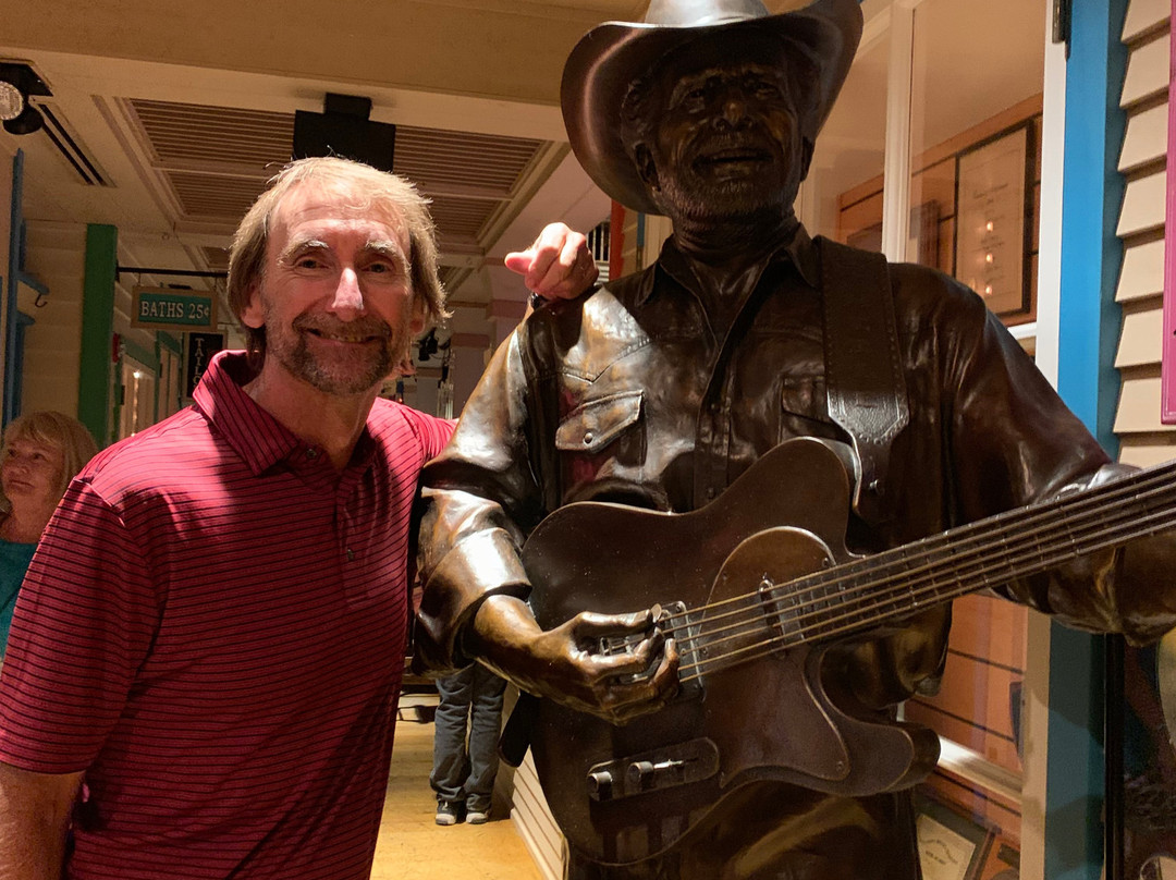 Buck Owens' Crystal Palace-贝克斯菲尔德必去景点