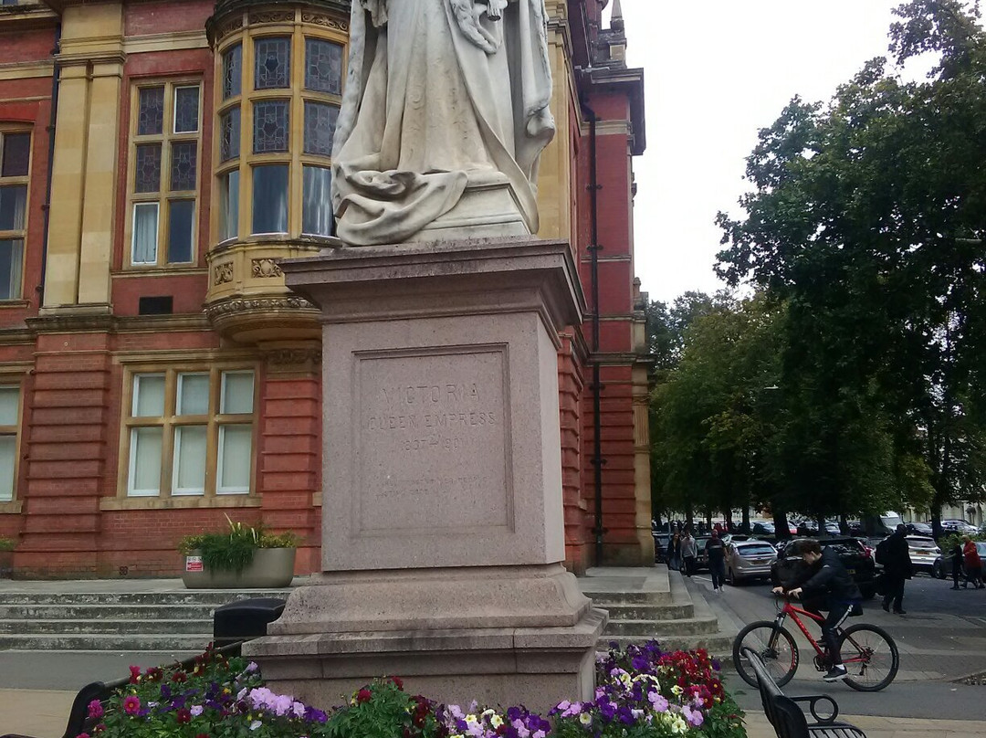 Queen Victoria Statue-皇家利明顿温泉必去景点