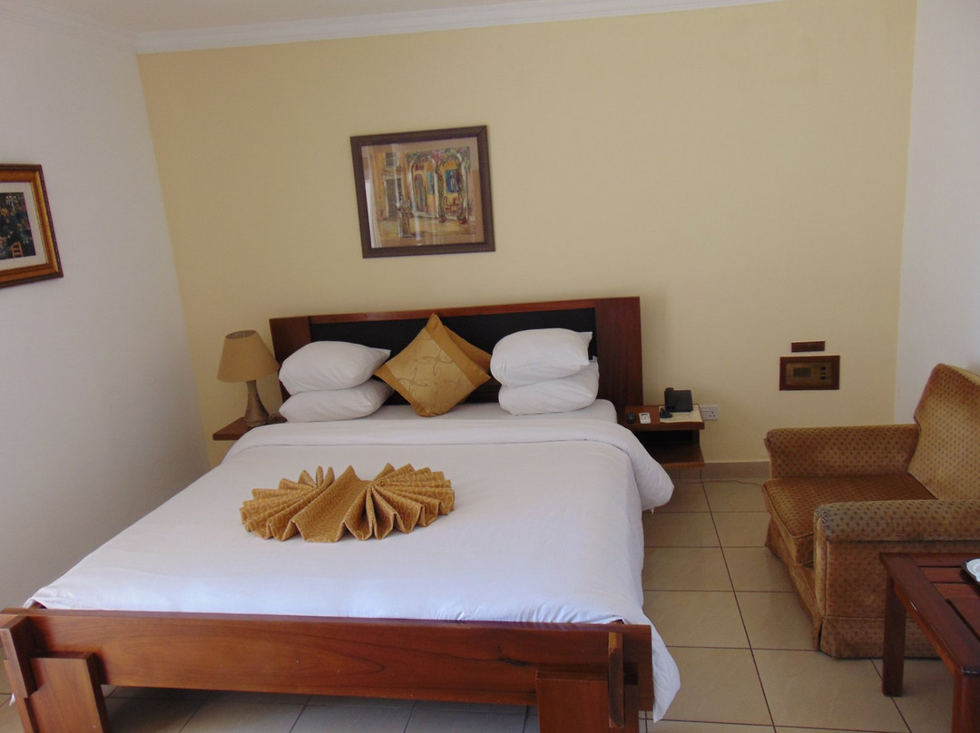 Hillcrest Hotels and Apartment主图