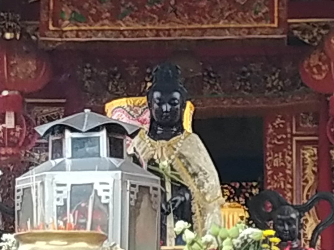 Put Cho Shrine-Talat Nuea必去景点