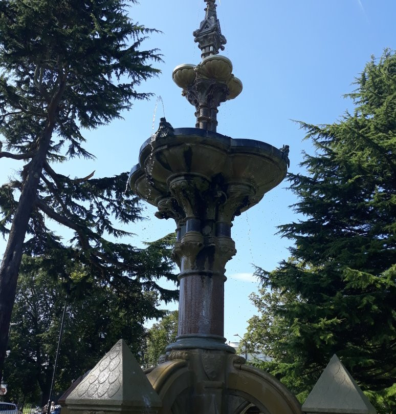 The Hitchman Fountain-皇家利明顿温泉必去景点
