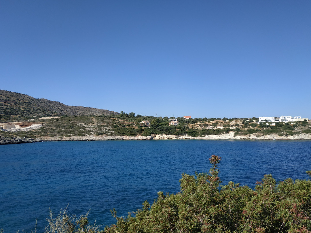 Loutraki Beach景点图片