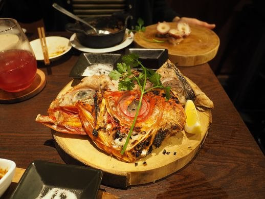 炭火焼ワインバルLom