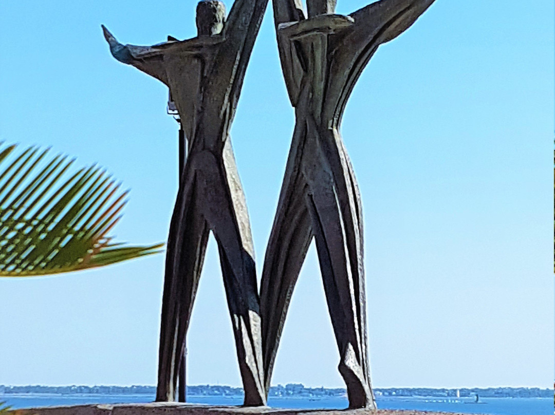 Monumento al Marinaio d'Italia-塔兰托必去景点