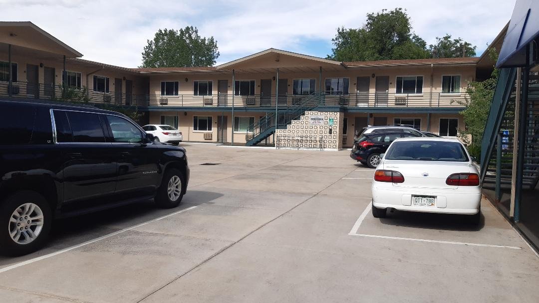 Boulder University Inn-浴室