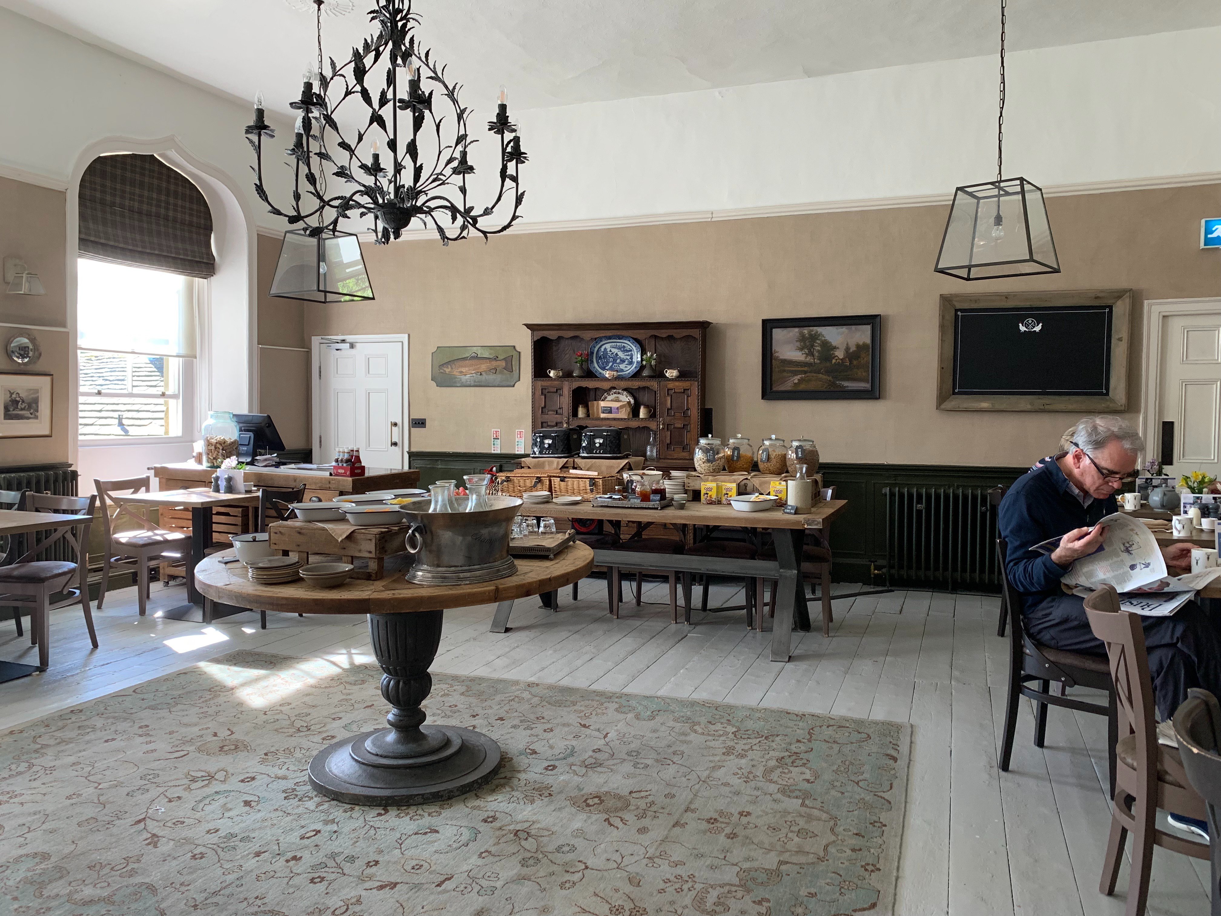Lord Crewe Arms, Blanchland-餐饮