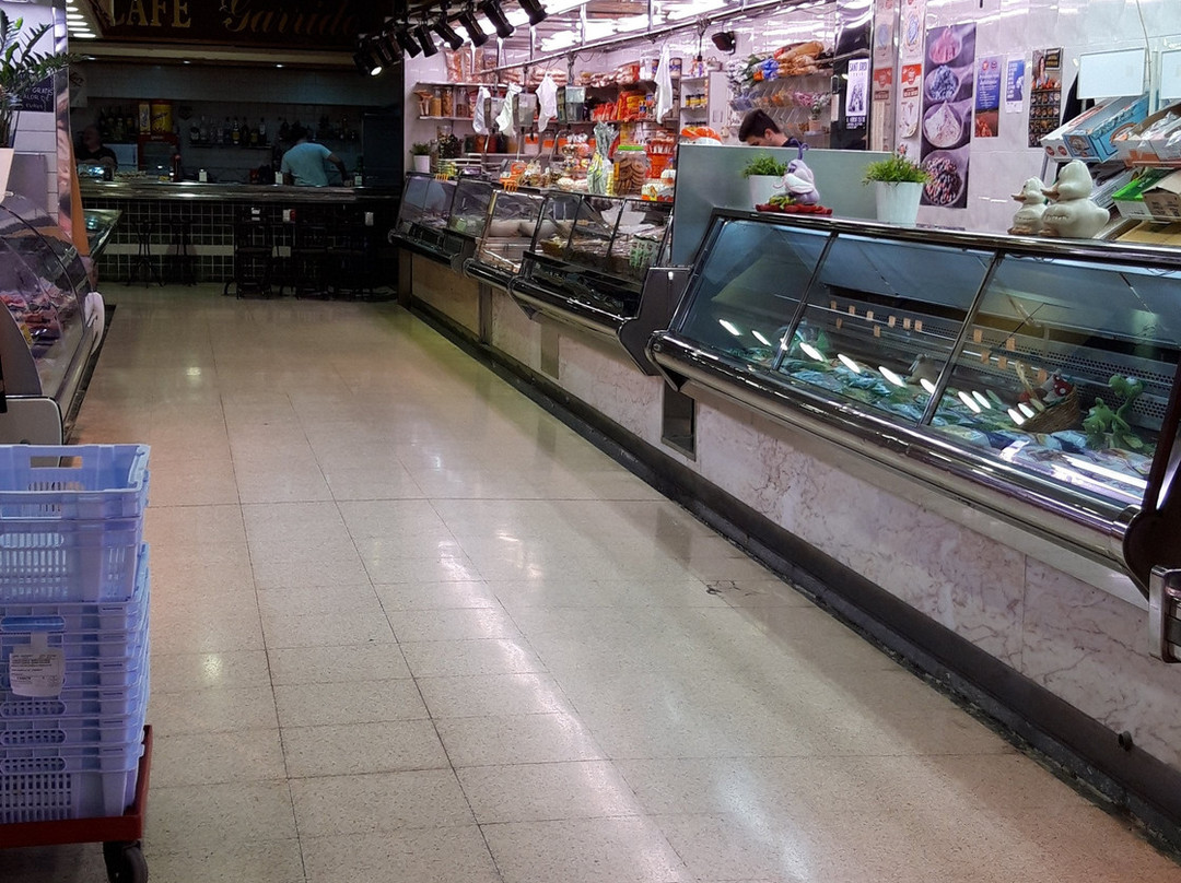 Mercat Municipal del Centre-科尔内利亚-德略布雷加特必去景点