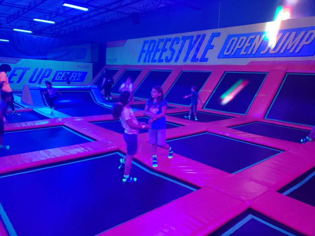 Urban Air Trampoline and Adventure Park-穆尔必去景点