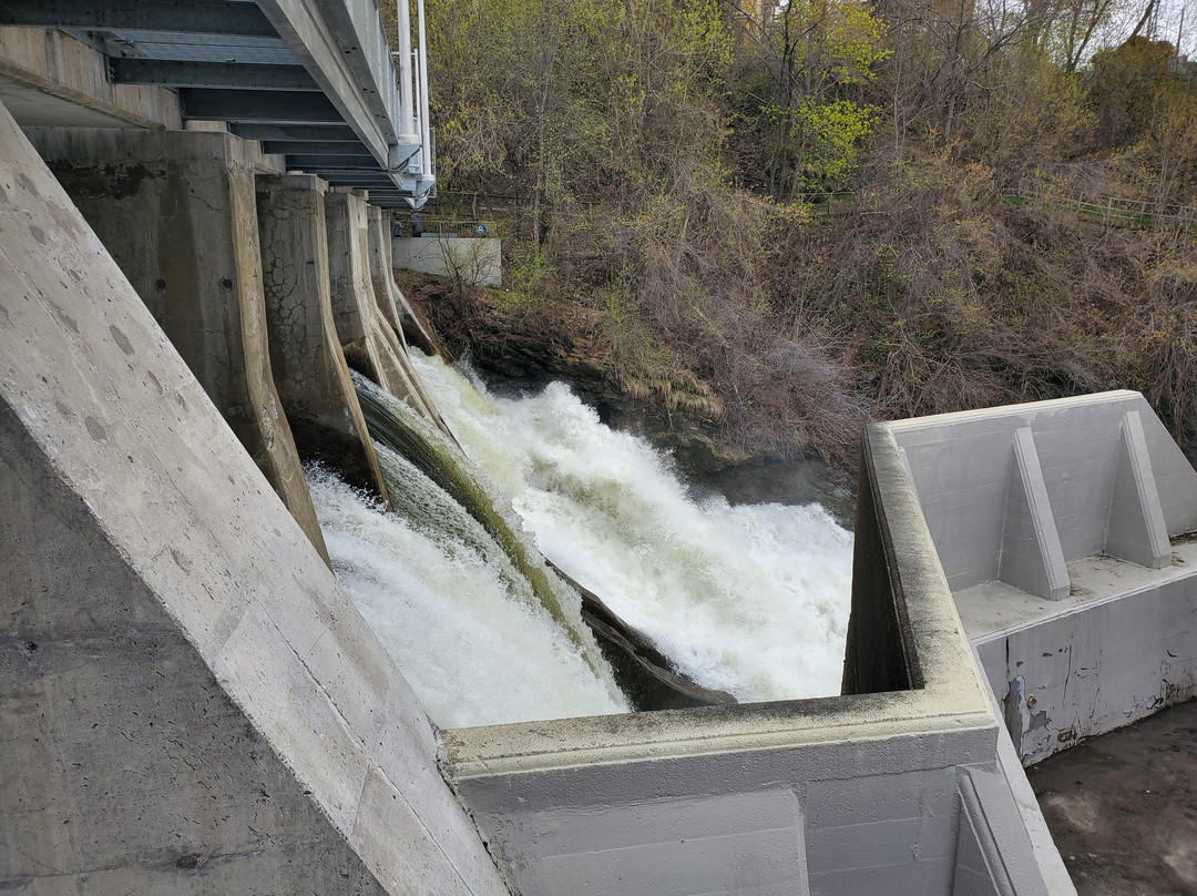 Sherbrooke's Murals on BaladoDiscovery-舍布鲁克必去景点