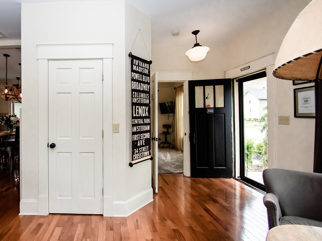 Small Batch Lodging主图