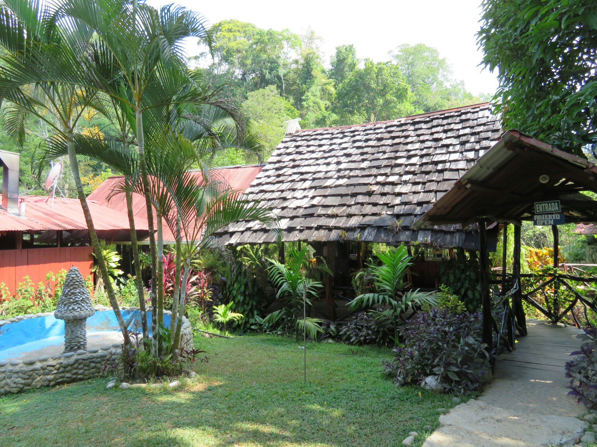 Cabinas y Restaurante Tilapias La Cascada-官方