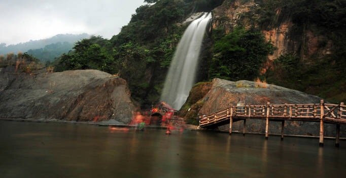 Bidadari Waterfall景点图片