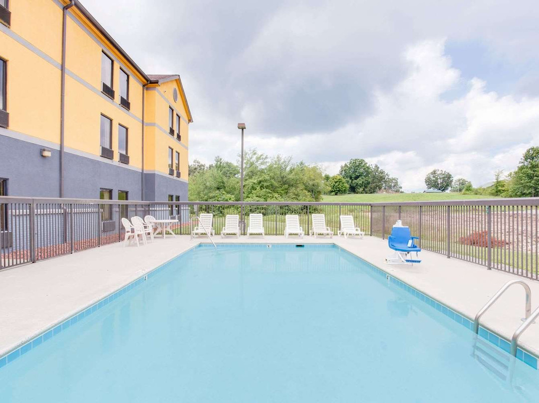 Super 8 by Wyndham Crossville TN主图