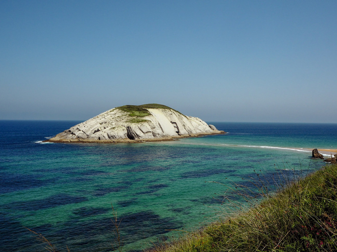 Playa de Covachos景点图片