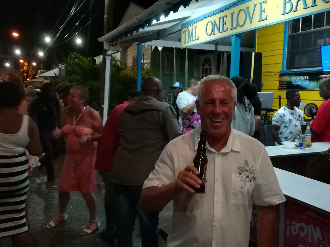 TML One Love Bar-Holetown必去景点