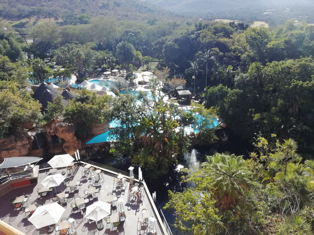 小瀑布酒店主图