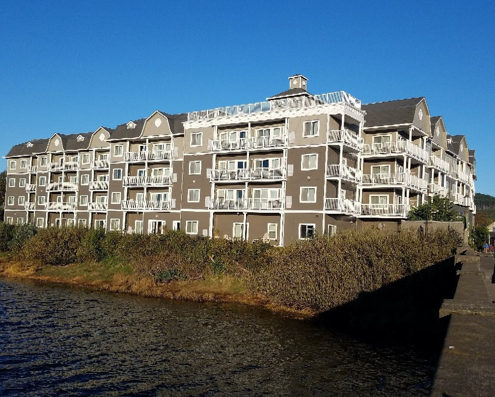 河流潮汐套房酒店主图