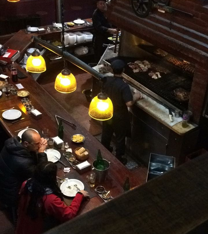 Caseros餐馆和美食-Esquinazo Parrilla