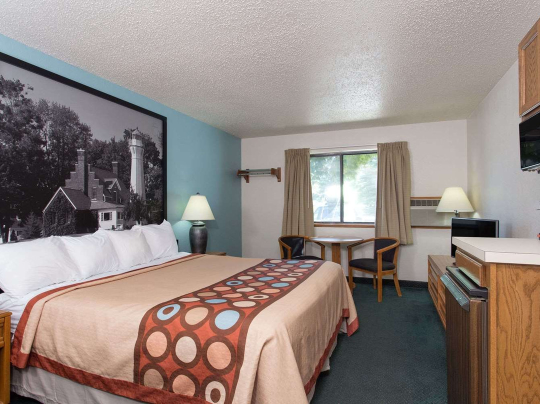 Super 8 by Wyndham Houghton Lake主图