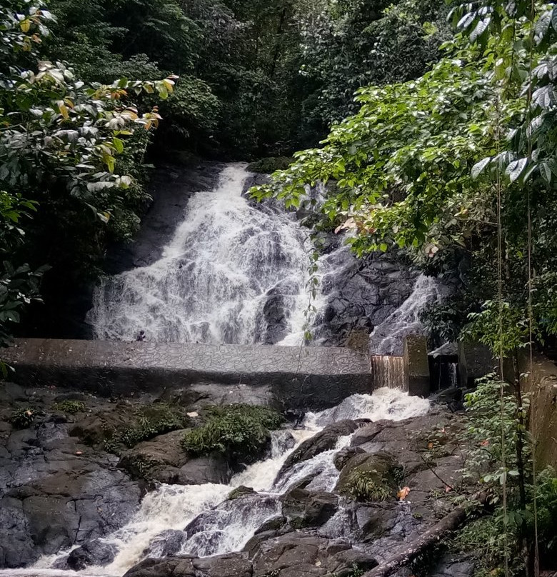 Warengkris Waterfall景点图片
