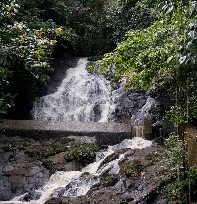 Warengkris Waterfall-四王岛必去景点