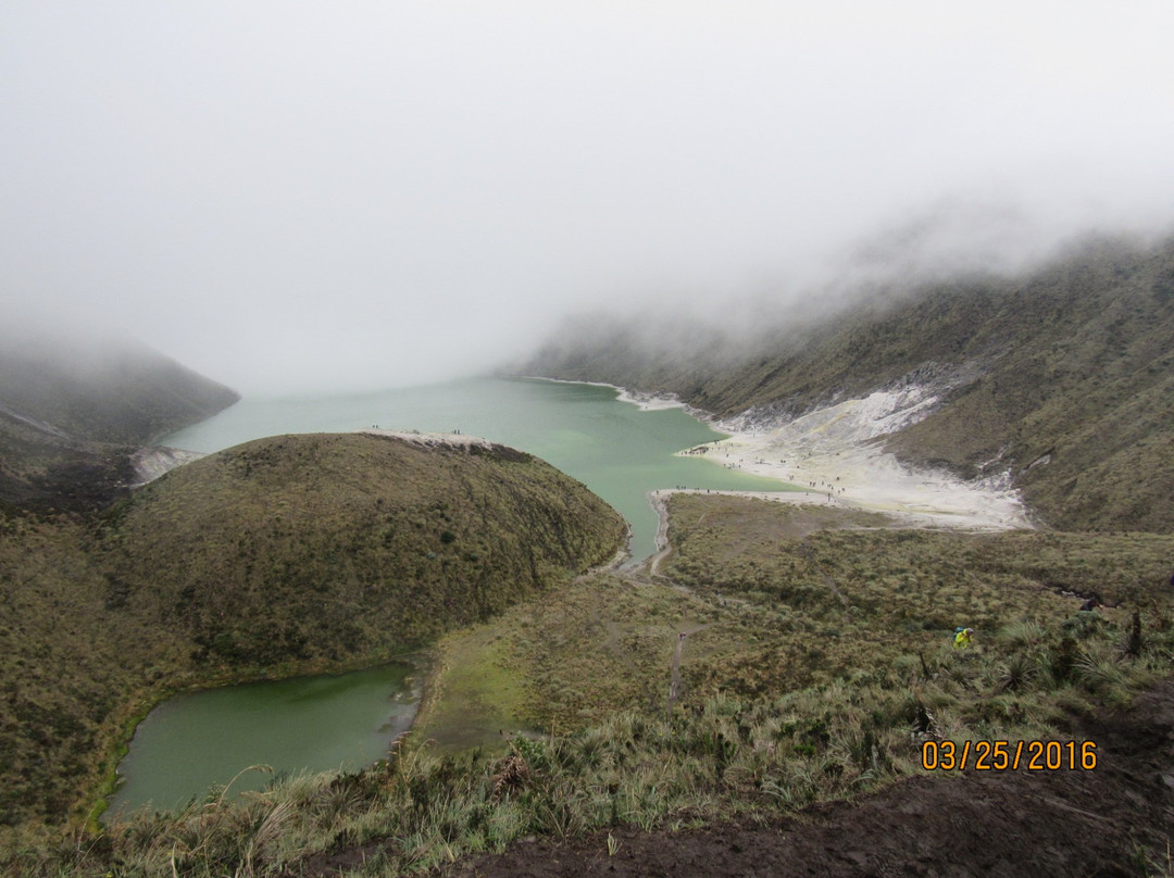 Laguna Verde Volcan Azufral景点图片