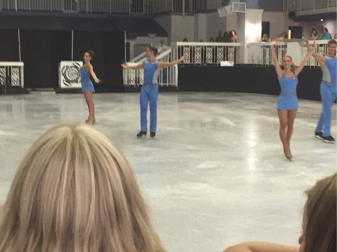 Carousel Ice Skating Rink-大洋城必去景点