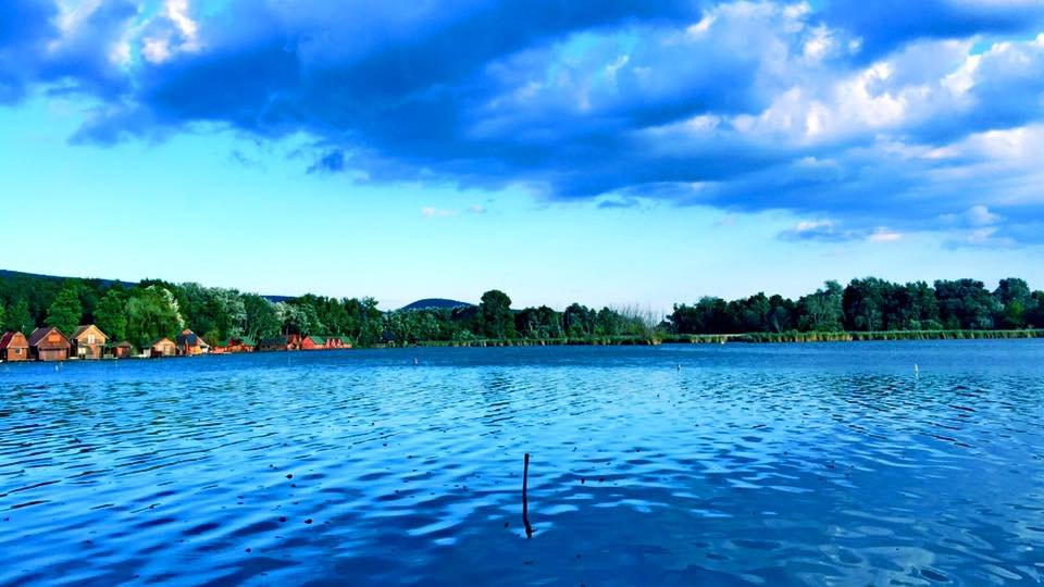 Derito Lake景点图片