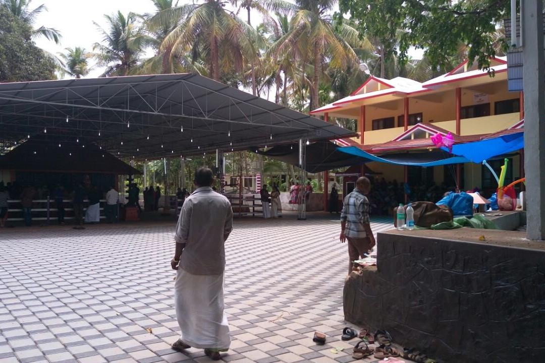 Nidumbram Muthappan Madappura Temple景点图片