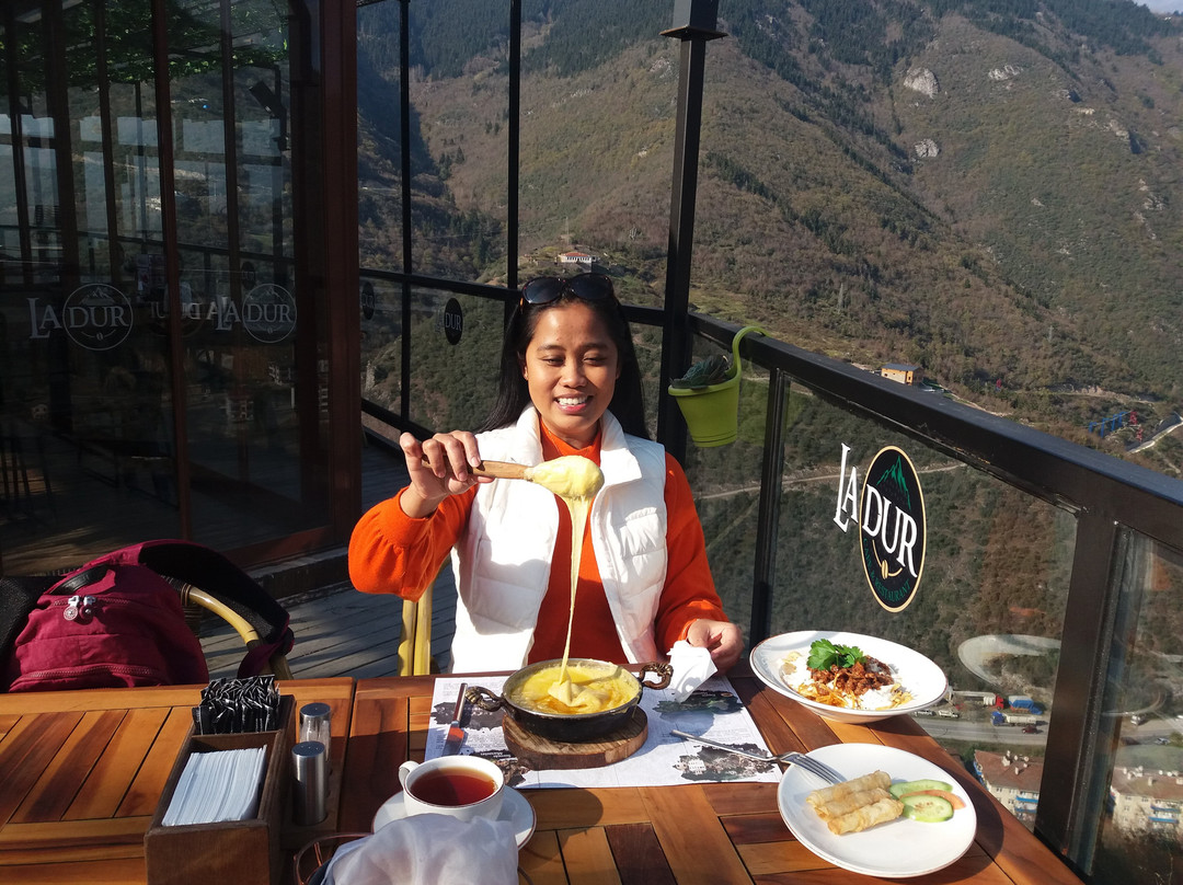LaDur Cafe & Restaurant