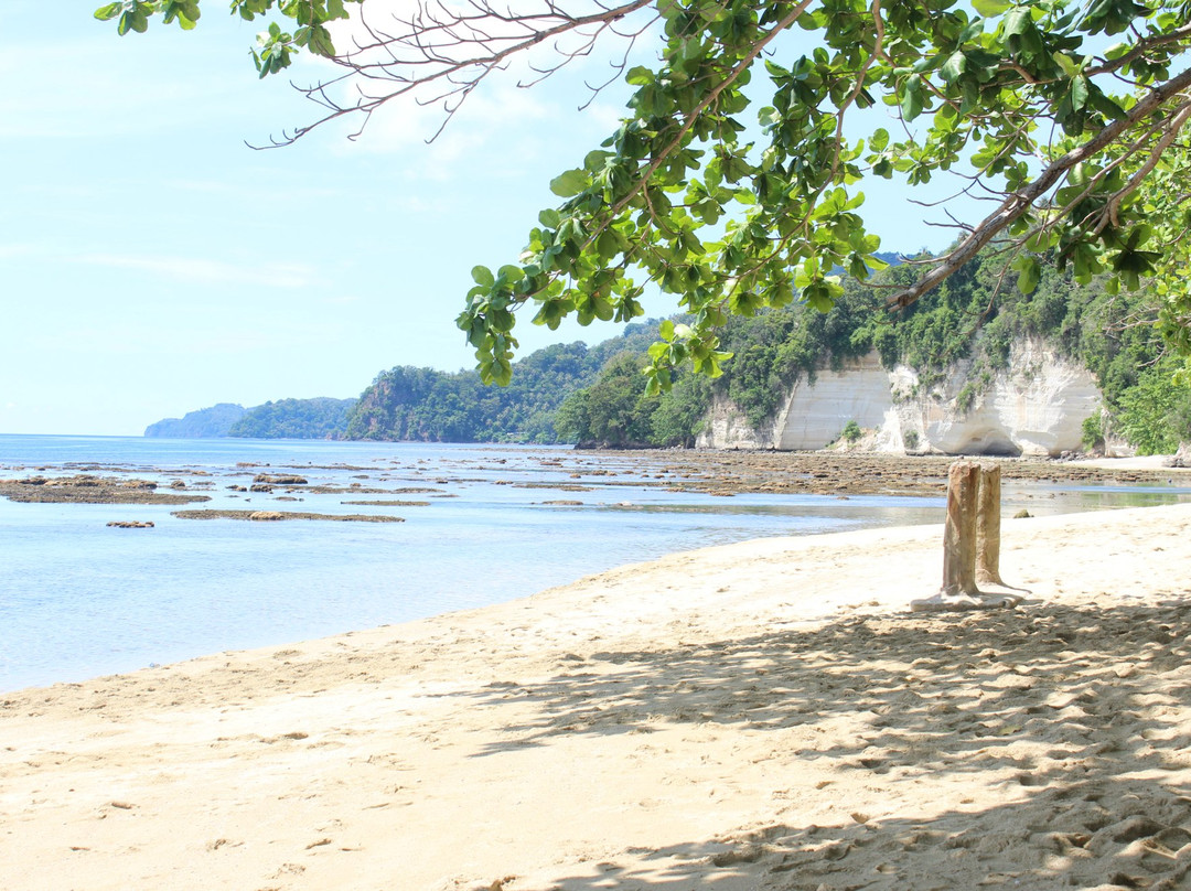 Pantai Pasir Putih Lembeh景点图片