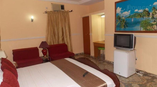 Crystal Palace Hotel主图