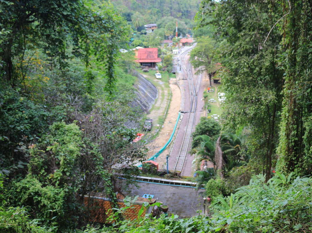 Khun Tan Tunnel-Tha Pla Duk必去景点