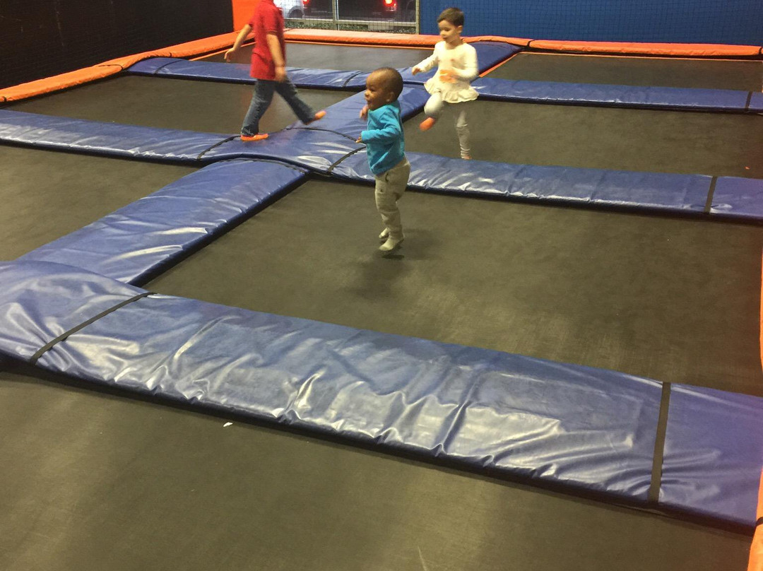 Sky Zone Trampoline Park-密苏里城必去景点