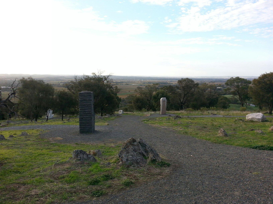 Mengler's Hill Lookout  Sculpture Park景点图片