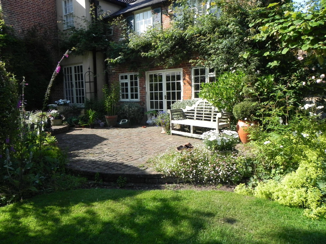 The Old Vicarage主图