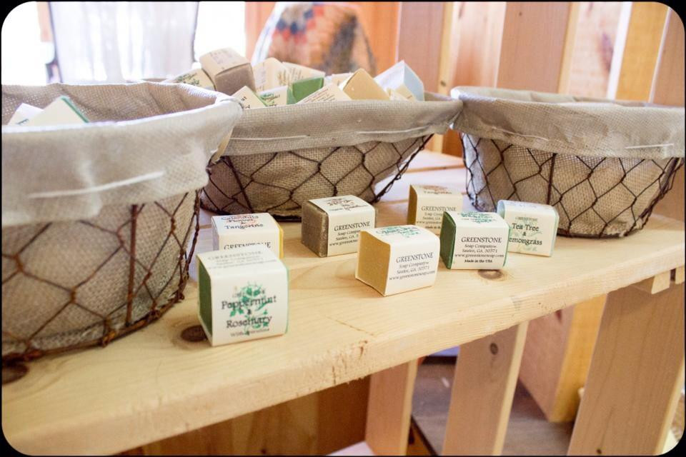 Elizabeth & Company Resale Treasures-Clarkesville必去景点