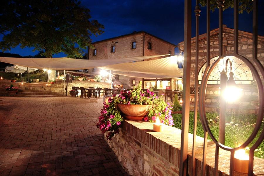 Serra Sant'Abbondio餐馆和美食-La Villa di Monterosso