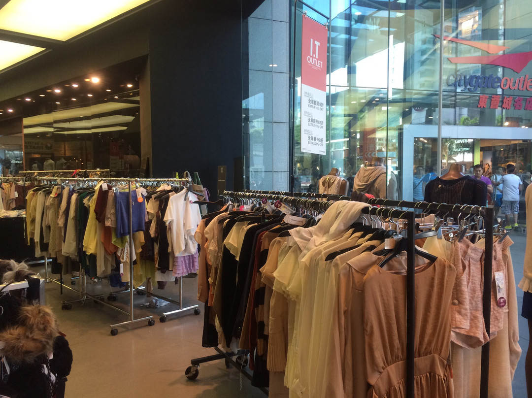 东荟城名店仓-香港必去景点